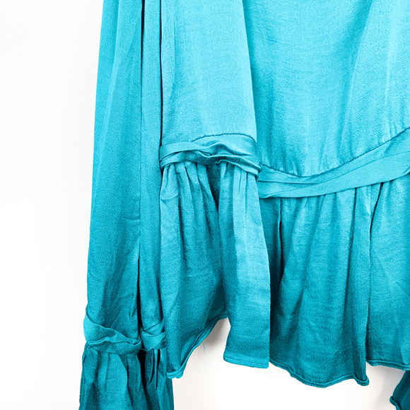 Maeve Beautiful Blue Cold Shoulder Long Sleeve Button-Down Top - Picture 5 of 12
